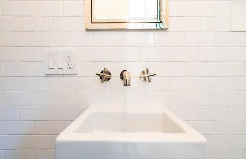 E10-2 Designer East Village Townhouse 1BR W D - Foto 33