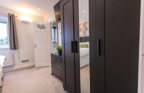 Charming Home in Bromsgrove - Perfect for Groups - Foto 34