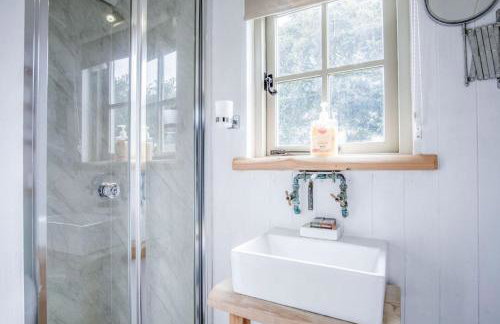 Haven View - 1 Bedroom Shepherds Hut - St Ishmaels - Foto 16