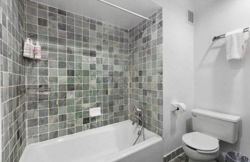 Chelsea Canvas III by Rove Travel Charming 2BR Gem - Foto 9