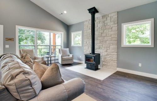 Riverfront Salesville Cabin Rental with Shared Dock! - Foto 4