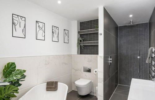 Stylish Apartment with Parking 2 Mins to Seafront - Foto 2