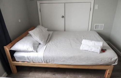 8BR 4BA Home Near NYC -Sleeps 16 - Foto 18