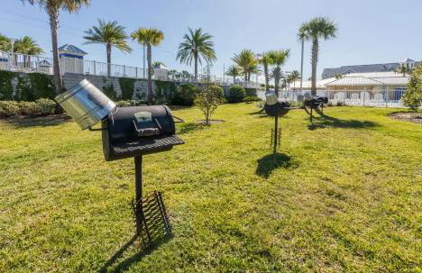 Enjoy mini golf, arcade games, and pools with Family in 2BD Orlando condo - Foto 73