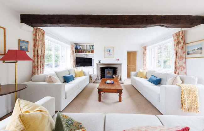 Charming Beach Getaway - Spacious 4BR Sunny Garden - Foto 15