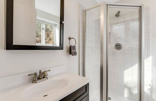 Lakeside Serenity Mnt Views Decks Foosball - Photo 11