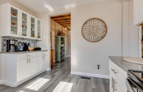 Soak n Stroll 2 State St Casino Firepit Dogs OK - Foto 15