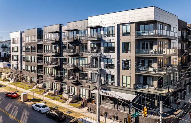 Prime Walkable Midtown Location Pool Gym Outlaw s Den by Avantstay - Foto 34