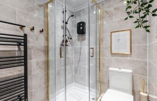 New Modern 2 Bedroom Central Apt Greater Manchester, Sleeps 5, Near Airport with Great Transport Links - Foto 32