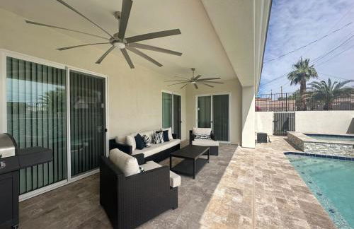 Beautiful New construction home - New Pool & Spa! - Foto 40