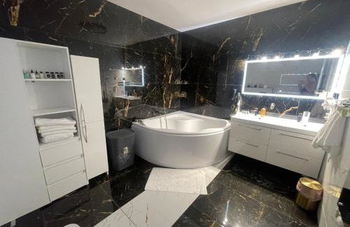 Luksusowa Ekskluzywna willa z sauną,siłownią dużym ekskluzywnym salonem na wyłączność eksluzywny duży dom 2 poziomy-dom nowoczesny styl elegancki 3 łazienki , sypialnia,salon, 2 duże garaże POMYSŁ NA JESIENNO ZIMOWY WYJAZD wolne terminy !! - Foto 40