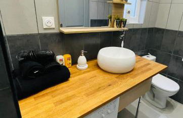 jolie maison individuelle 50 m2 ,design et climatisée, tout confort, wifi, terasse privée , 5 min plage et autoroute, stationnement gratuit - Foto 13