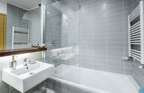 LV Premier Apartments Baixa- PR - Photo 24