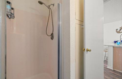 Amazing Oceanfront 2BR Home Cozy Peaceful and Kid and Pet Friendly - Photo 24