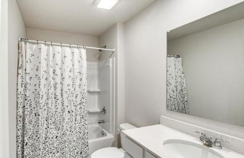 1 Mi to Golf Quiet Waukee Home with Fireplace! - Foto 14