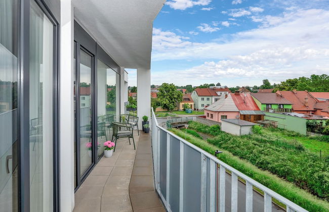 Fully equipped apartments with Terraces, Free garage parking, Netflix & AC - by Apartmány Šlapanice cz - Foto 47