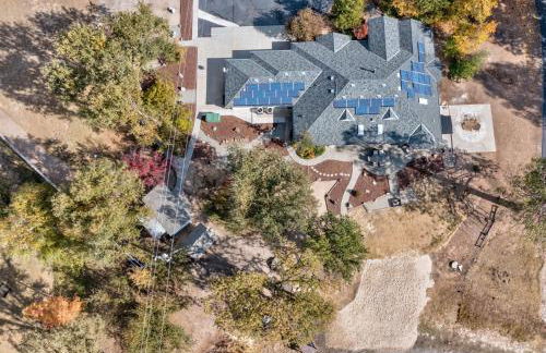 Oak Pond Retreat Stocked pond/pool table/BBQ Grill/EV Charger - Foto 46