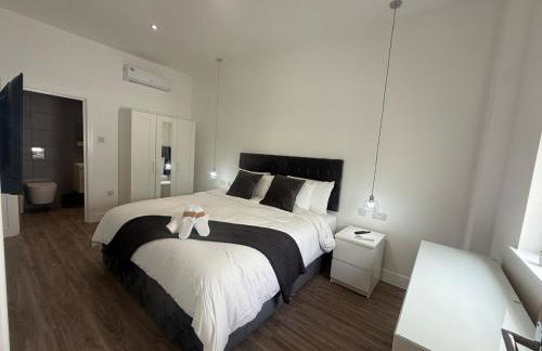 Stylish 3 bed spacious flat - Foto 12
