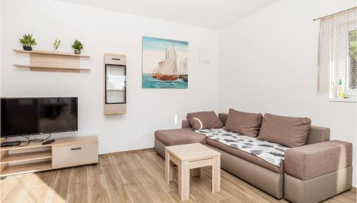 Amazing Home In Lukovo - Foto 5