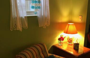 Rustic BEACH FRONT Basement Apt, Pet Friendly Wi-Fi apts - Foto 3