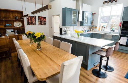 Beachside period family home. 5 BR spacious, comfortable. - Photo 11