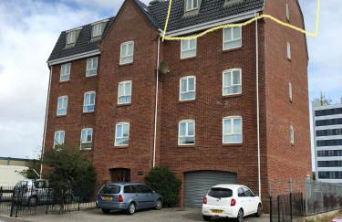 Lovely, Sleeps 6, 2 baths, Riverside Views, Parking, GY - Foto 28