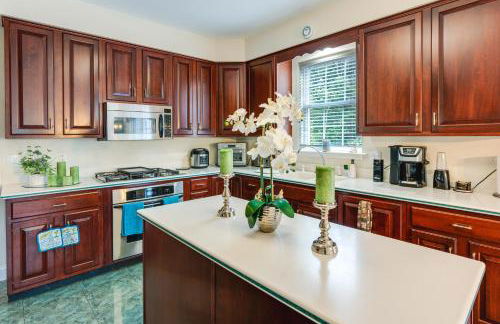 Centrally Located Family Home with Pool - Foto 7