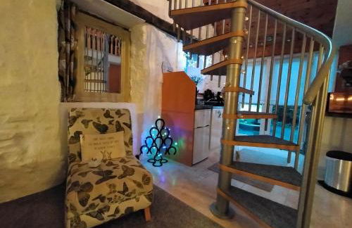 Yr Hen Efail - Quirky Old Smithy cottage near forest walks, cycling & lakes - Foto 3