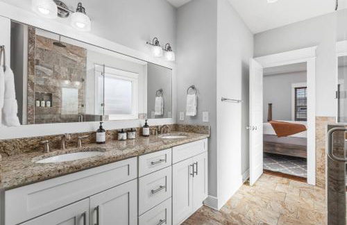 Walk to Broadway & Germantown Large House with Patio - Foto 24