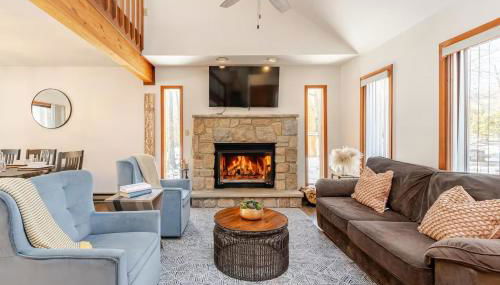 Cozy Cabin at Poconos With Hot Tub and Fire Pit - Foto 3