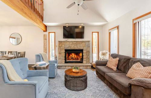 Cozy Cabin at Poconos With Hot Tub and Fire Pit - Foto 3