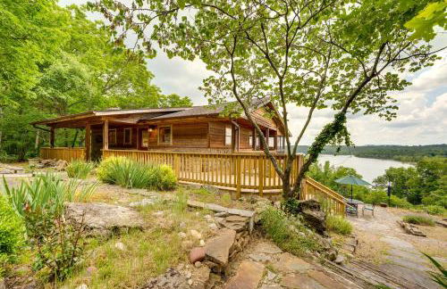 Eagle Rock Gem on Table Rock Lake with Decks and Grill - Photo 1
