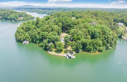 Scenic Point - Private Lakefront Home w/ Dock, Fire pit, outside shower & Hot tub - Foto 34