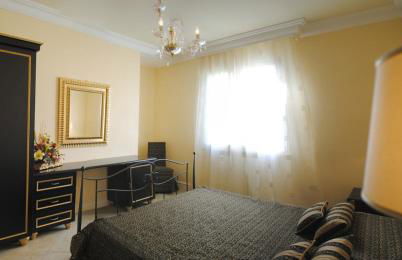 Comfortable villa lower level in Montelabbate with private pool - Photo 17