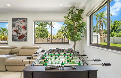 The Palms -Mini Golf , Foosball Table, Heated Pool ,Baby items ,BBQ - Foto 7