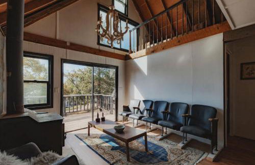 Secluded rustic 3-bedroom cabin on private land - Photo 1