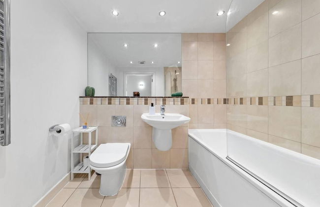 Penthouse 2-bed Apartment in The Heart Of E15 - Foto 22