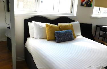 No 3 - Modern Studio Apartment in Lanark Town Centre - Photo 2