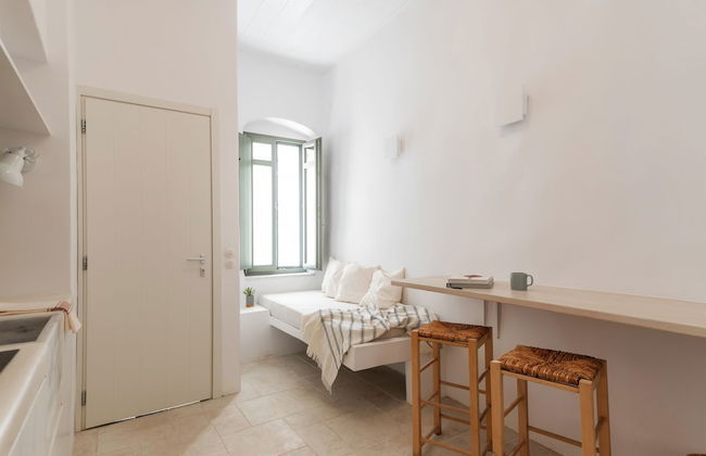 aniko suites White Alley - Photo 24