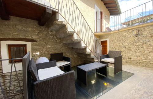 Independent Stone House with Lake View - Photo 3