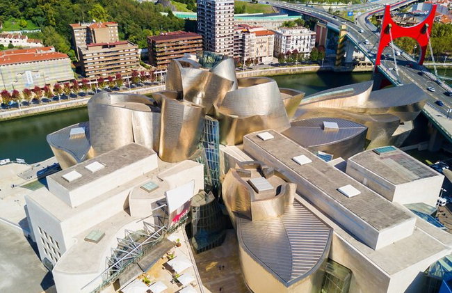 Bilbao & Guggenheim Museum Private Walking Tour with guide - Photo 7