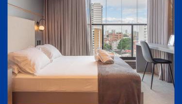 Studio Premium com Rooftop e Piscina com vista para a Baia de Todos os Santos, Portaria 24 Hr, Estacionamento, Wi-fi rápido 433Mpbs, Cozinha Compacta, Localização privilegiada, 1,5km da praia e próximo ao Farol da Barra - Foto 2