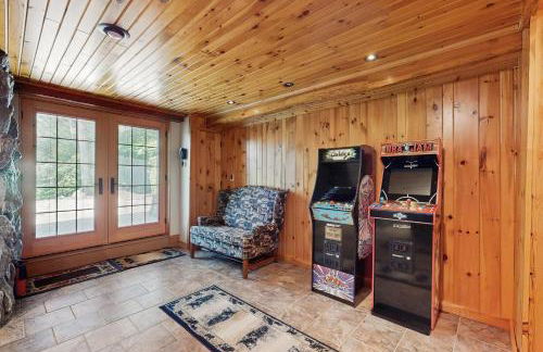 Mtn-View Family Cabin! 9 Mi to Lake George Village - Foto 14