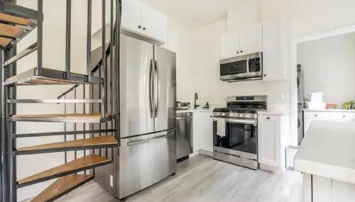 Private Waterfront Retreat near downtown Auburn - Photo 3, stove, dishwasher, pet friendly, toaster, minibar