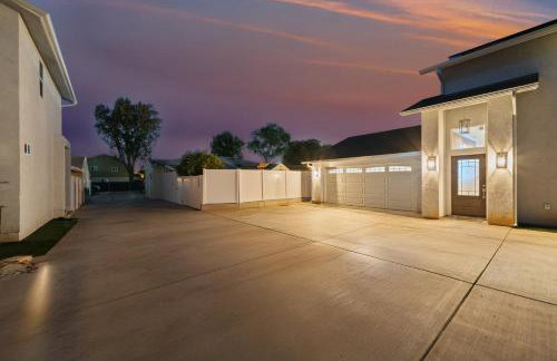 Entire Private Home with 3 Bedrooms 2 Bathrooms, with Garage, Gated Yard, King Bed House, Available Now - Foto 66