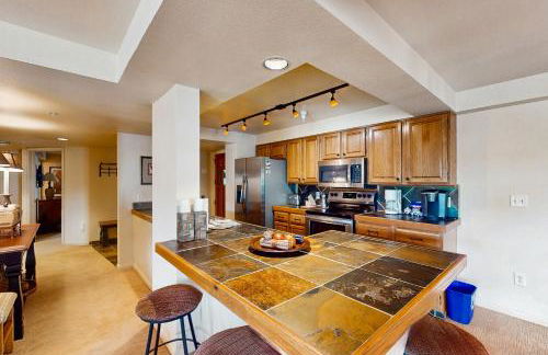 Torian Plum Condominiums - Foto 34