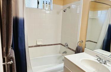 Chamberland retreat-Hot Tub, Pool Table, Movie & Ski - Photo 10