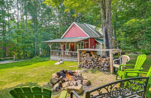 Less Than 8 Mi to Gore Mountain! Family Cottage with Porch - Foto 4