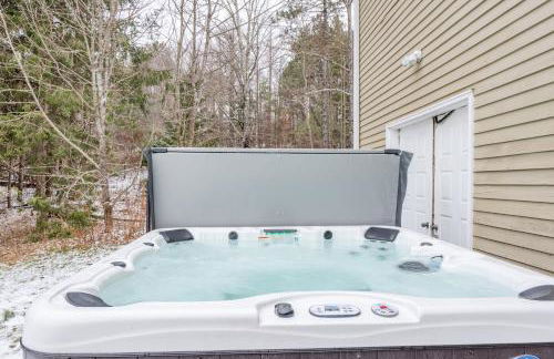8BR Luxury Maplewood Manor, Hot Tub & Fire Pit - Foto 3