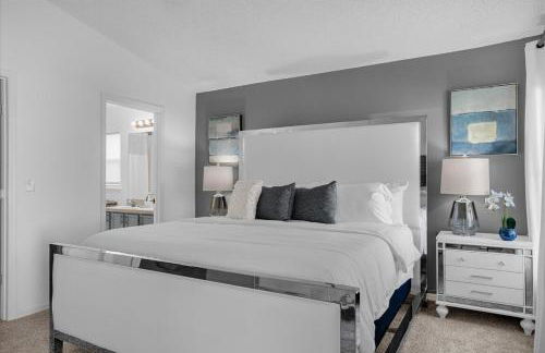 Amazing Star Wars Villa with Arcade & Theater, Private Pool, 3 King, Near Disney - Photo 4